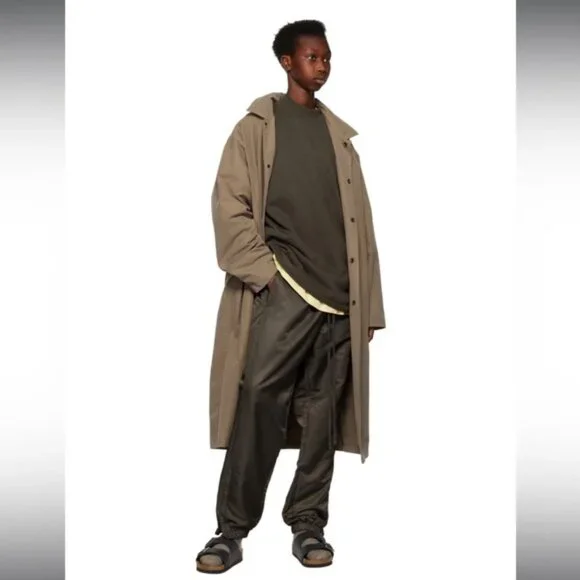 NWT Fear of God Essentials Relaxed Mock Neck Sweatshirt in “Wood” - Picture 7 of 10